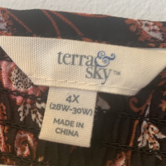 Terra & Sky 4X (28W-30W) Paisley Sheer Smocked Woven Top - Picture 3 of 3